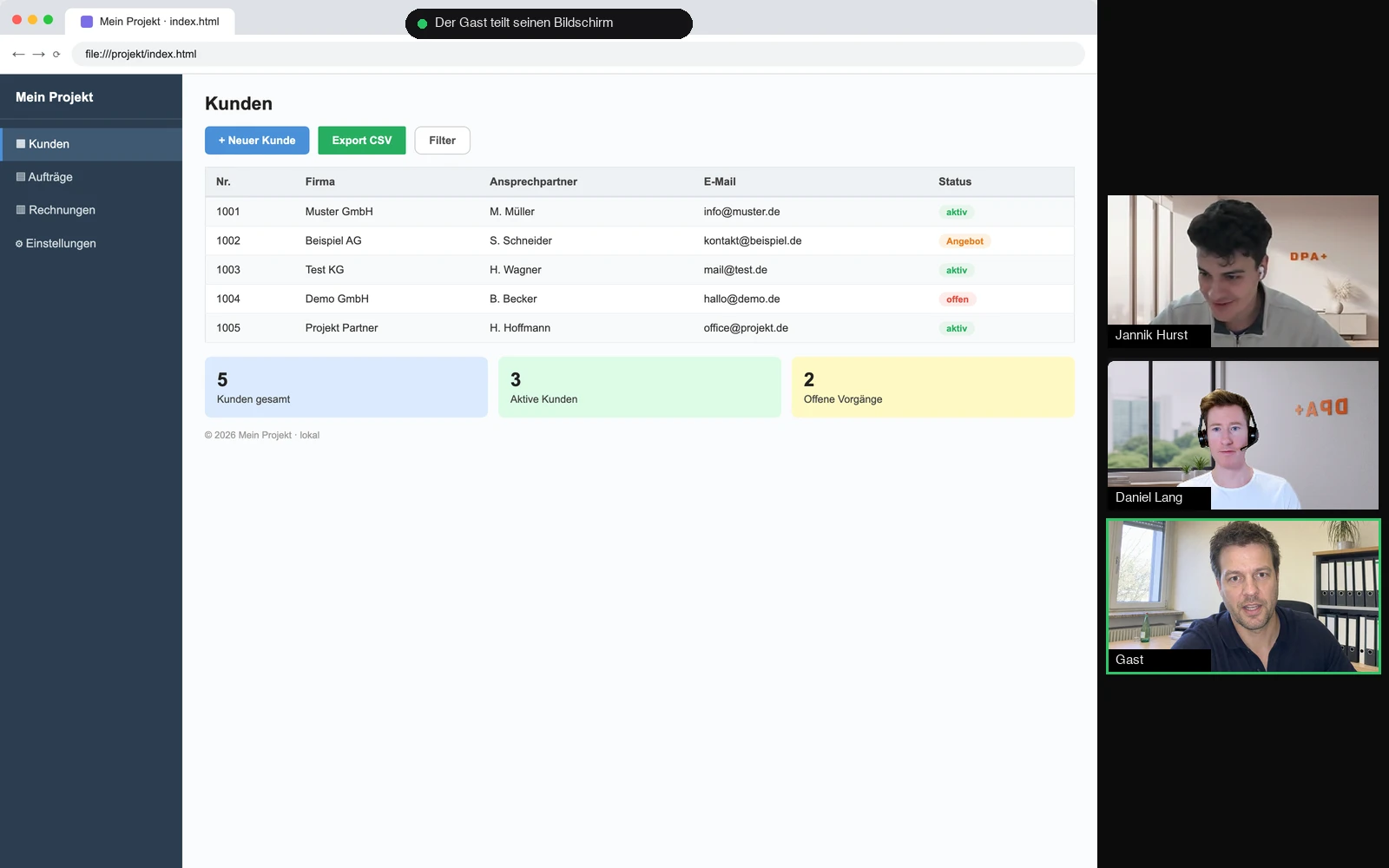 Screenshare im Video-Call: eine MS Access-Datenbank, rechts die Teilnehmer